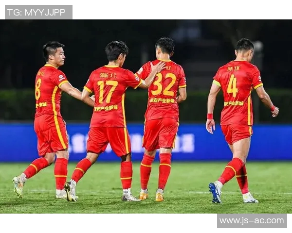 足球明星分享吃剩饭的趣味视频引发网友热议与关注