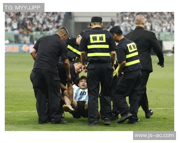 足球明星因伤退赛引发球迷热议未来赛季前景堪忧 足球明星因伤退赛引发球迷热议未来赛季前景堪忧